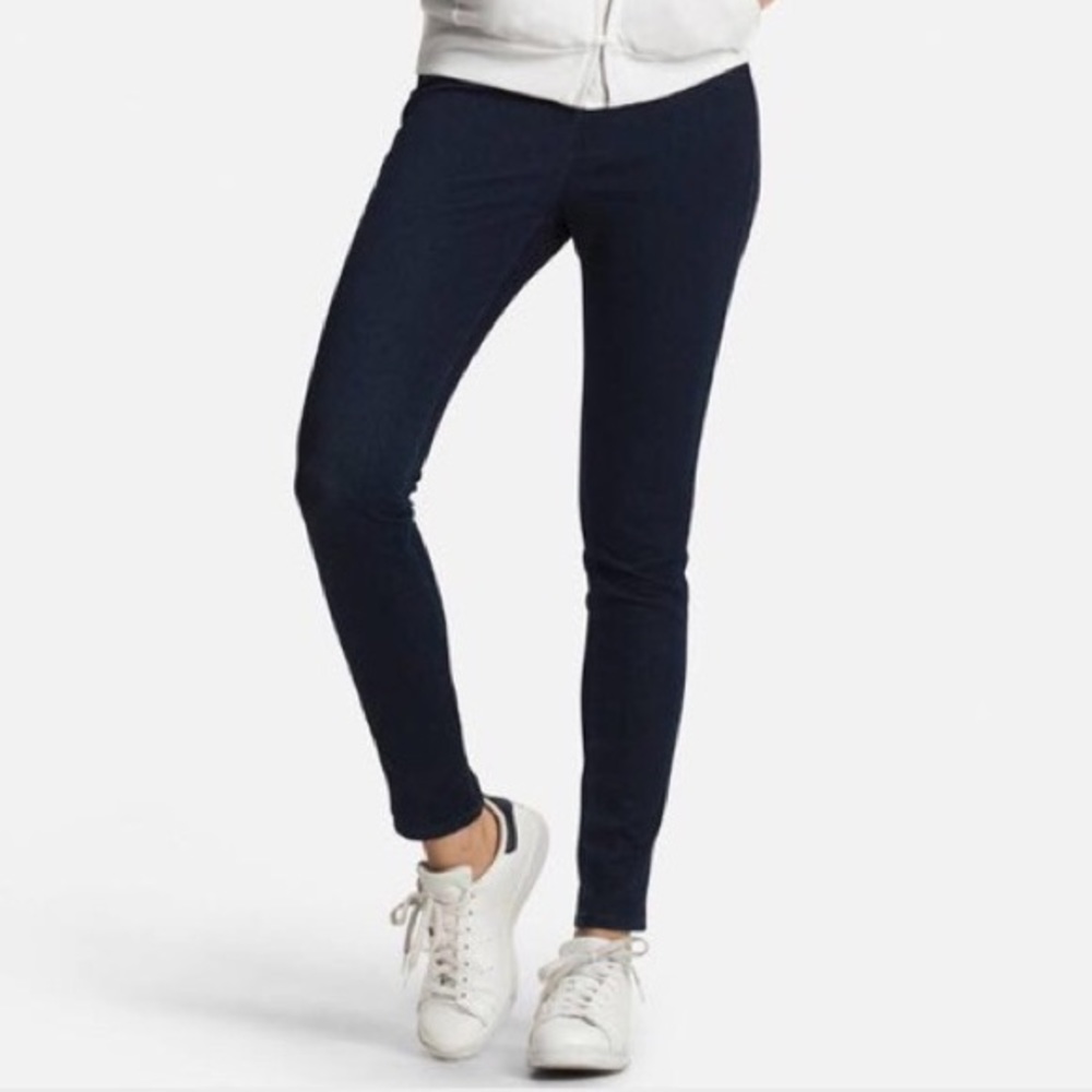 Women’s Uniqlo black jeggings (jean leggings)